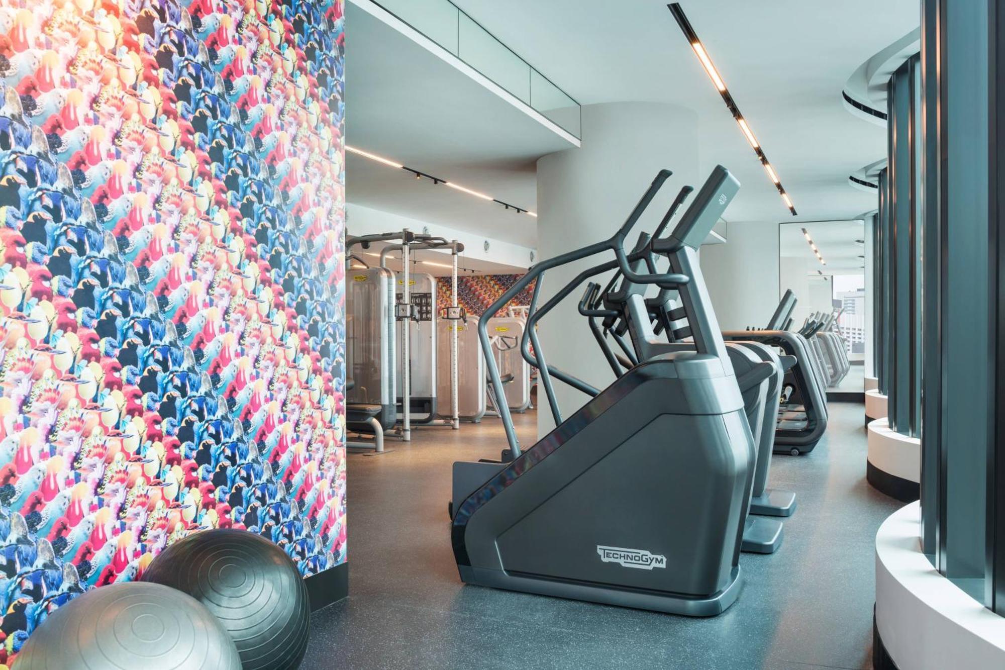 Отель W Брисбен Экстерьер фото The gym at the 100 East 53rd Street building