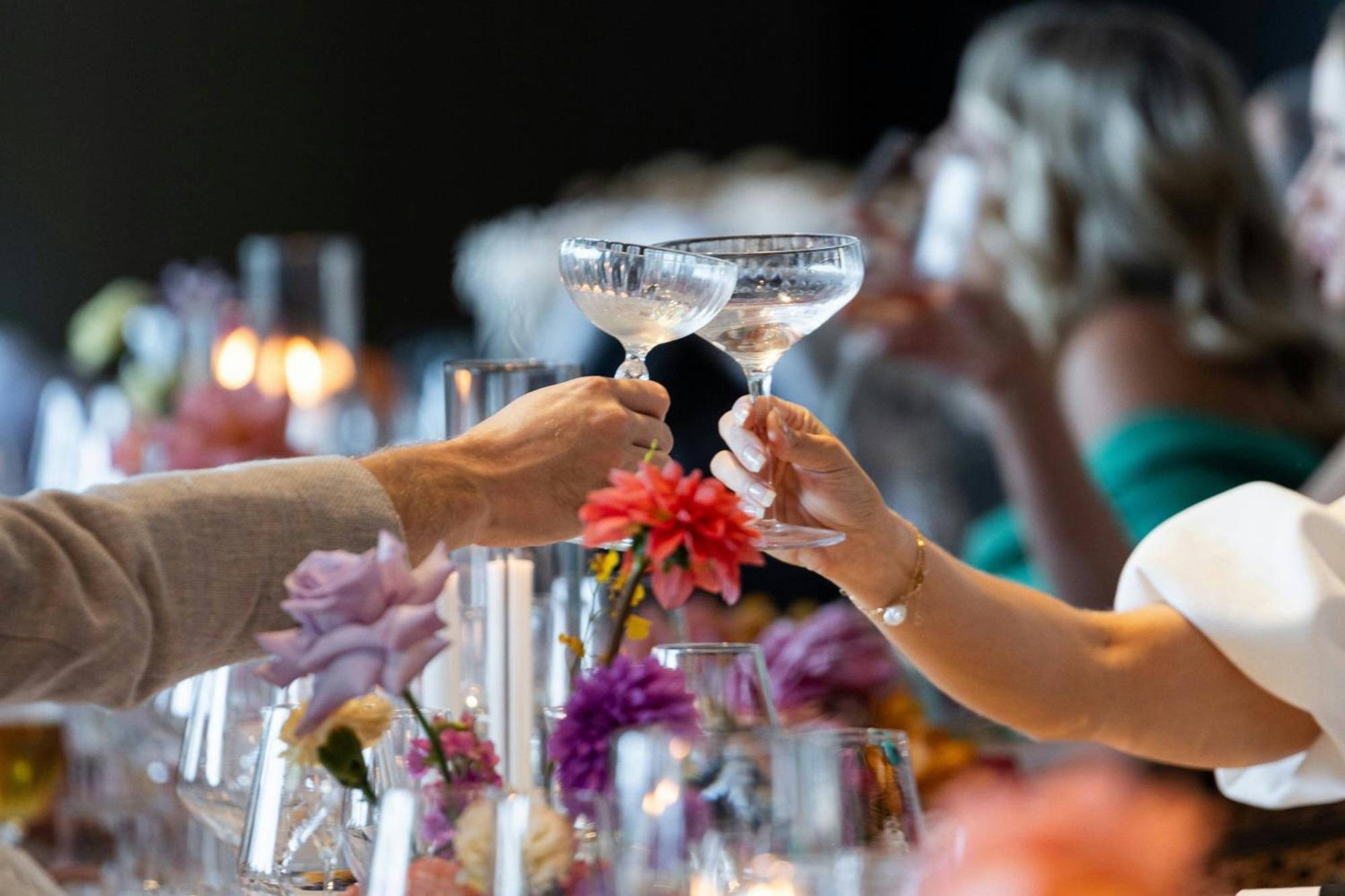Отель W Брисбен Экстерьер фото A toast at a wedding